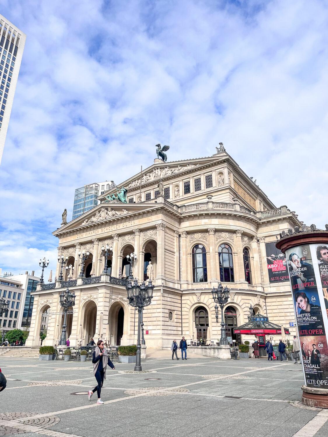 A picture of the Alte Oper Building in Frankfurt. 