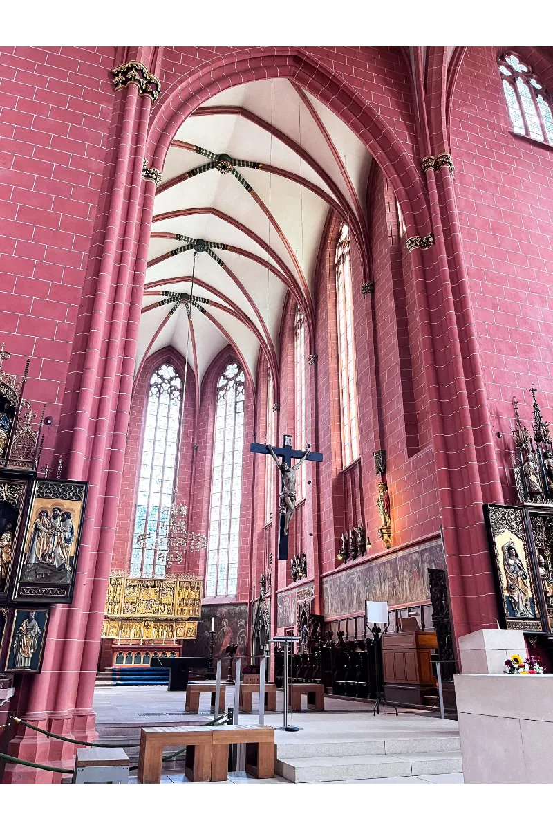 Inside the Frankfurt's Cathderal. 