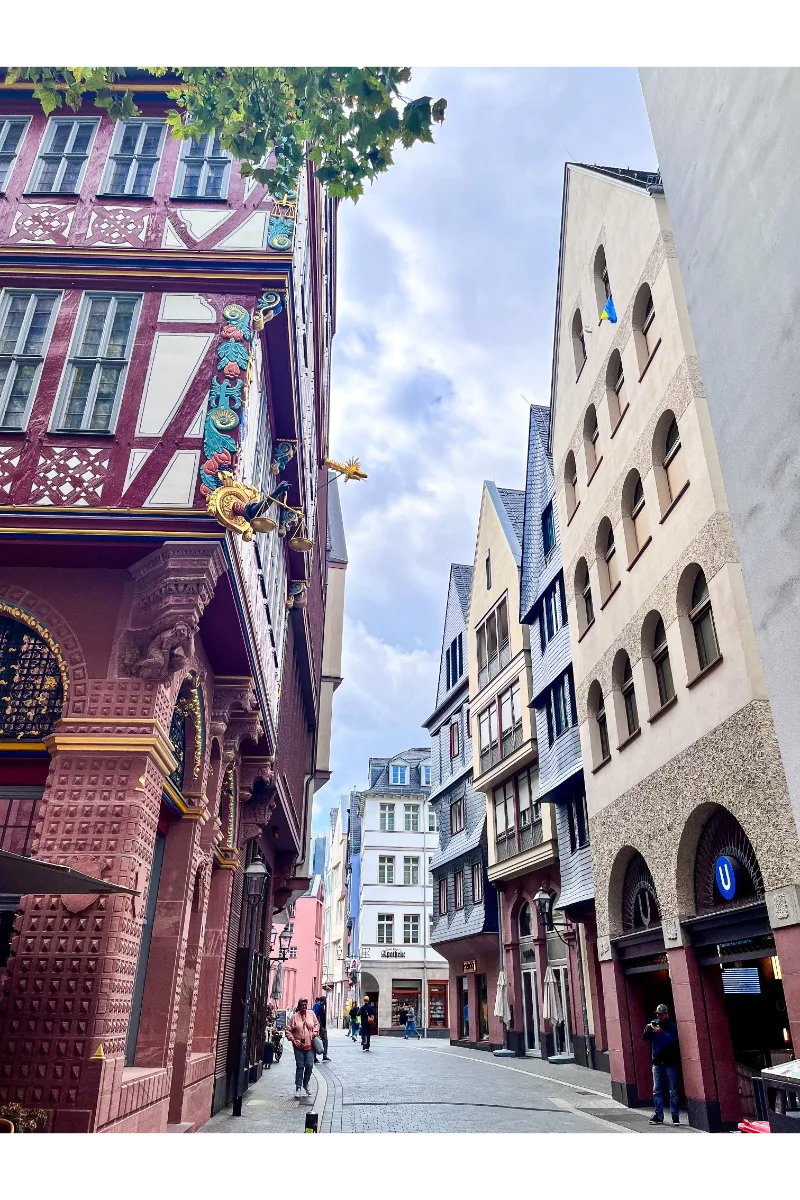 Picture of the buildings in the New Old Town in Frankfurt as one of the best places to visit for free in Frankfurt. 