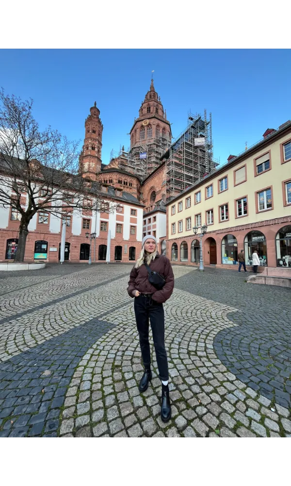 Europe Packing list - What to wear to Europe in winter.